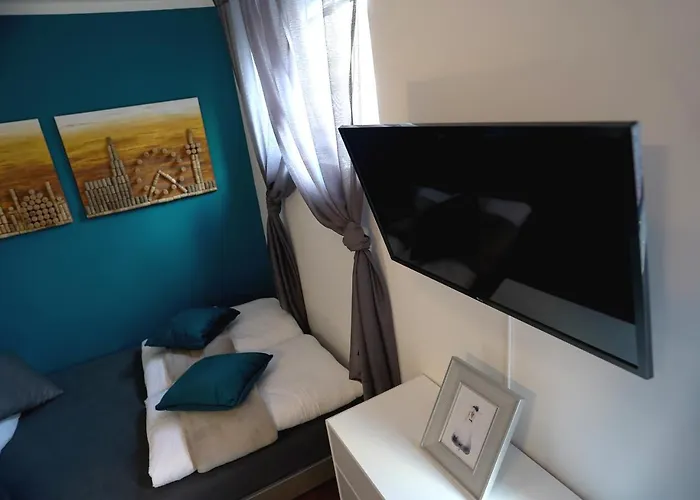 Mad In Apartment